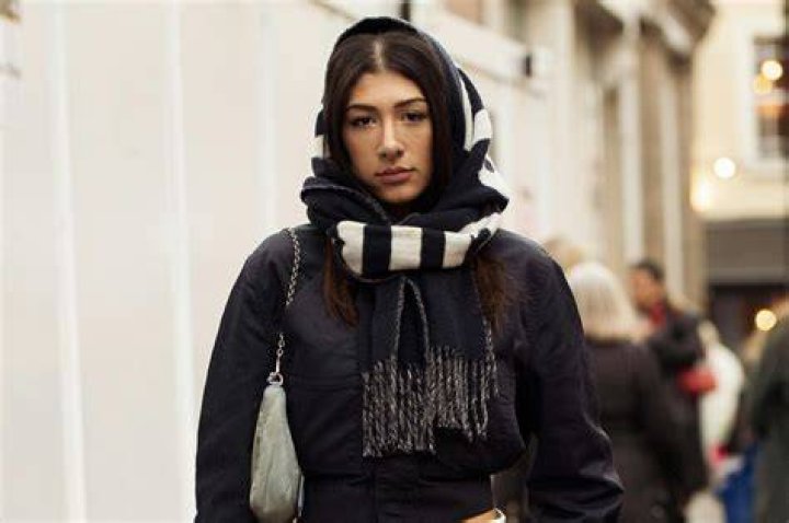 How to Wear a Balaclava in Ready or Not Game
