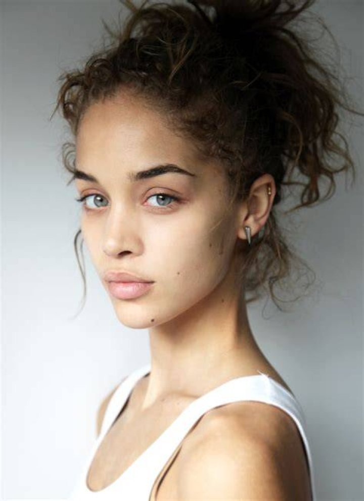 Image of Model, Jasmine Sanders height is 5 feet and 9 inches