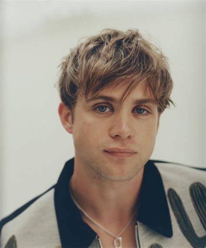 Leo Woodall Leo Woodall
