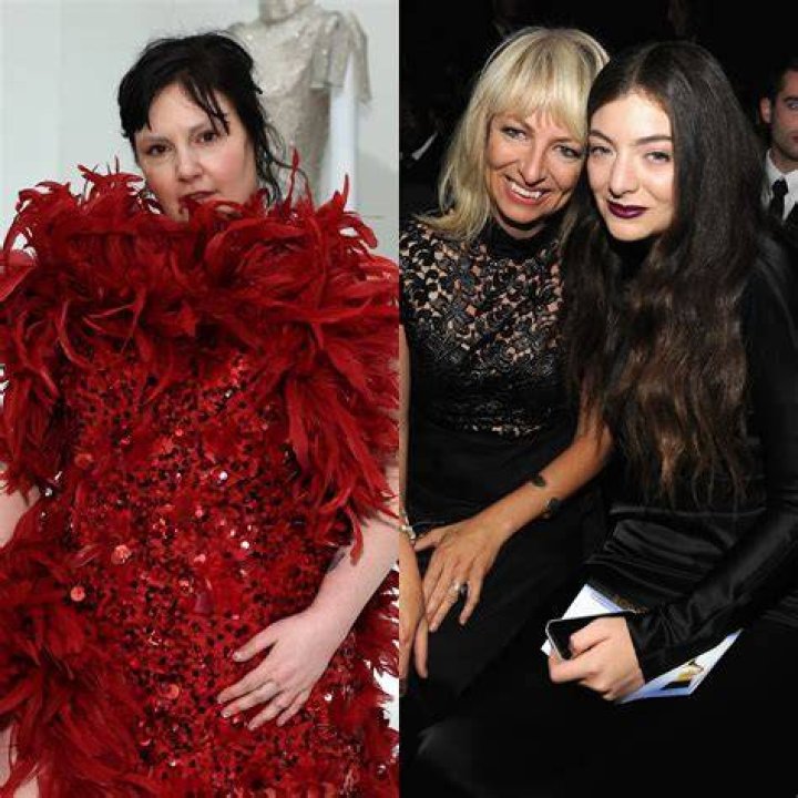 Lorde with her mom Lorde with her mom