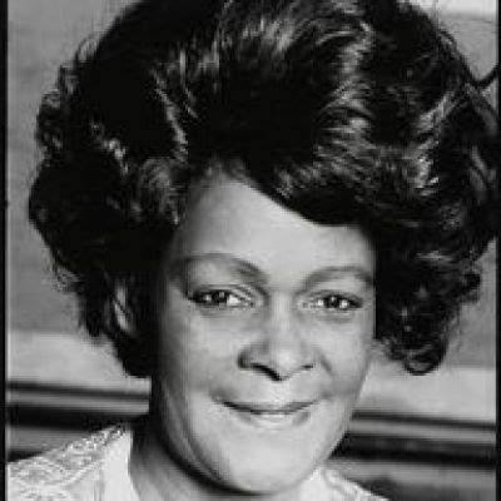 Minnie Gentry Net Worth