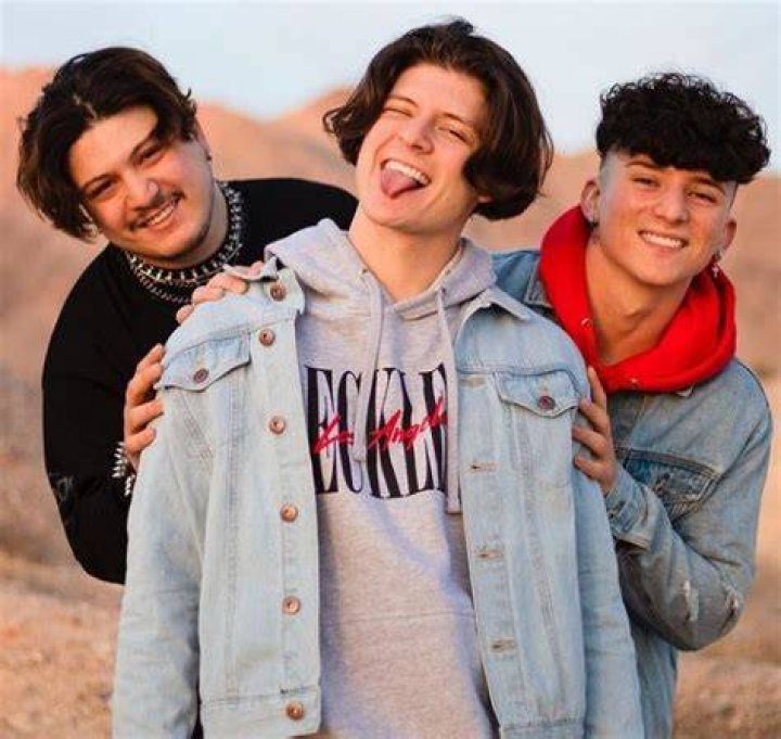 Ondreaz Lopez with his brothers Ondreaz Lopez with his brothers