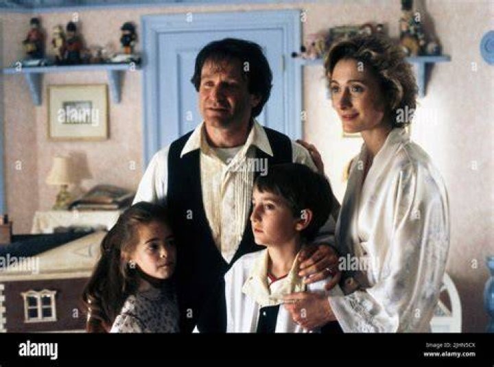 Robin Williams, Charlie Korsmo, Caroline Goodall, Amber Scott